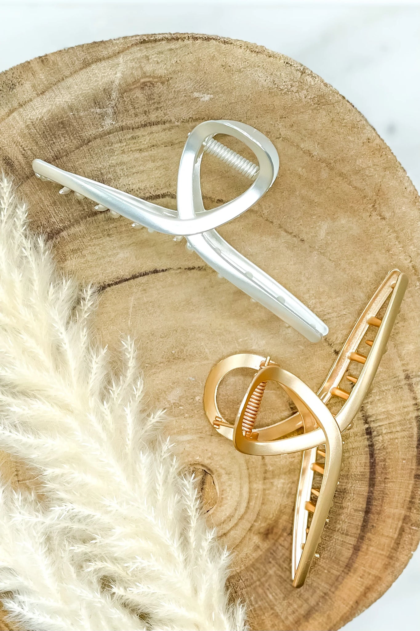 Matte Twist Claw Clip